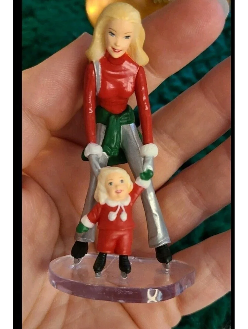 Hallmark Keepsake Ornament Barbie and Kelly on The Ice 2001